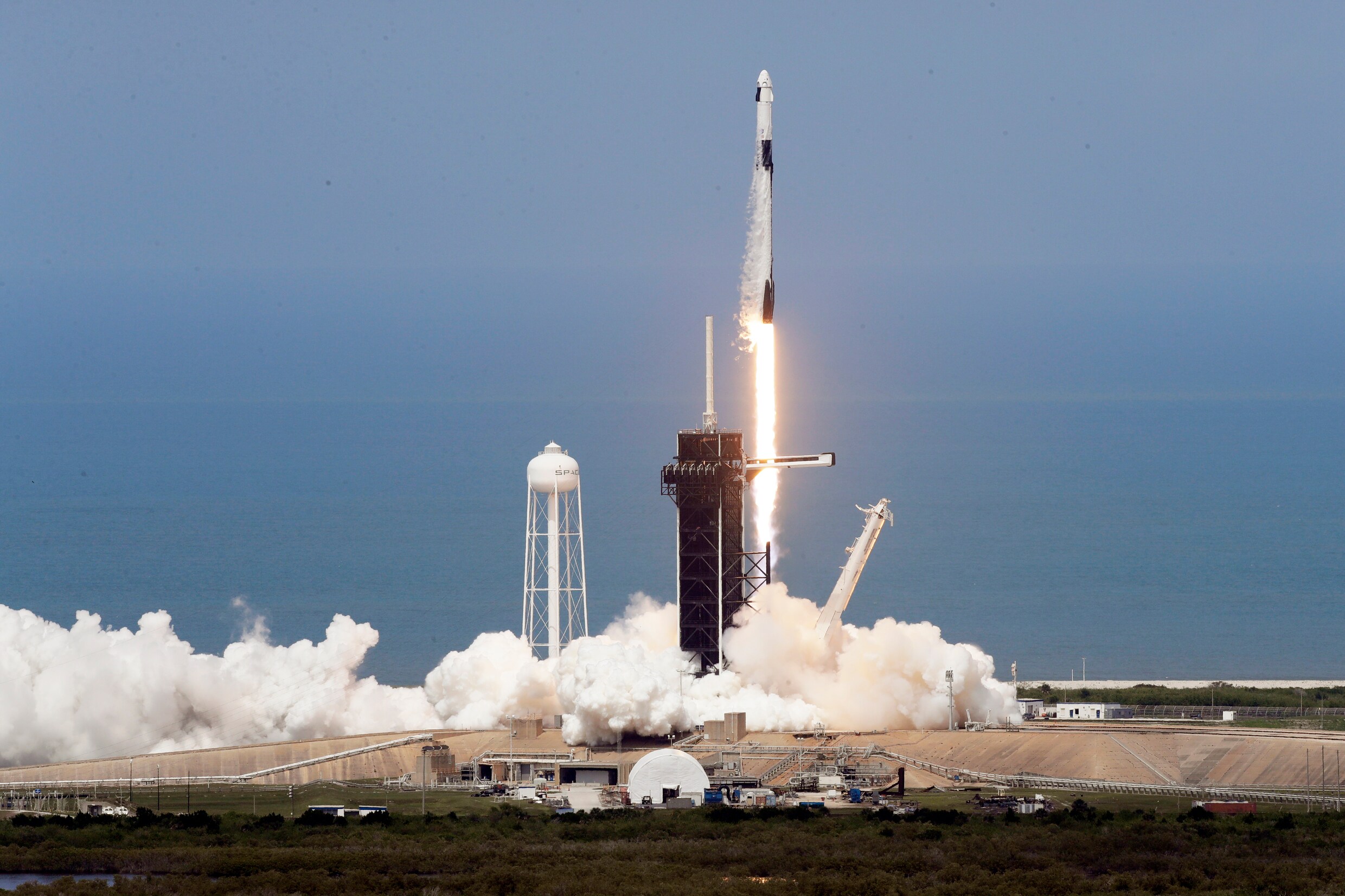 Spacex Crew Dragon Succesvol Gekoppeld Aan Ruimtestation Iss De