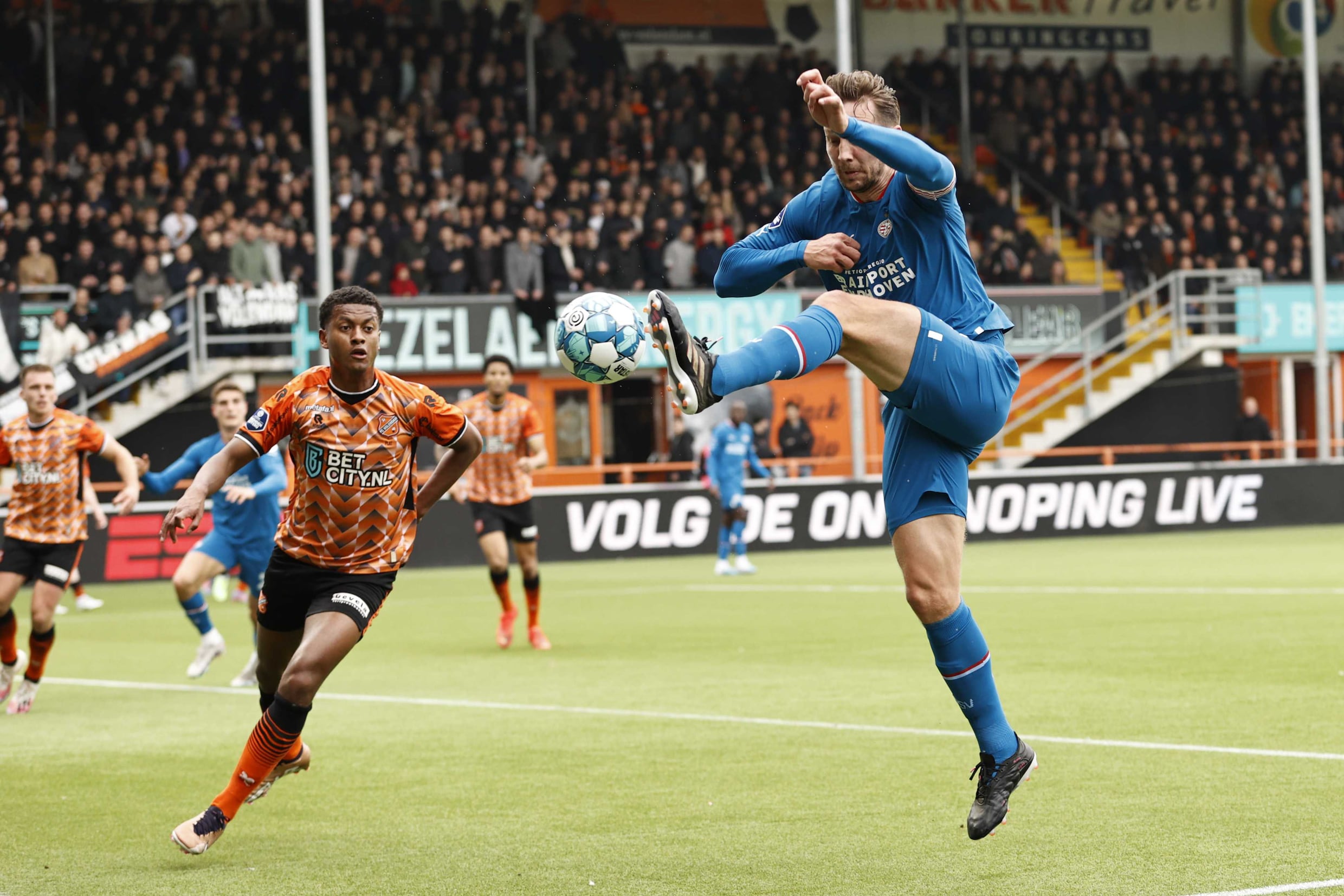 Psv Blijft Kwetsbaar Maar Pakt Bij Volendam Wel De Punten De Volkskrant