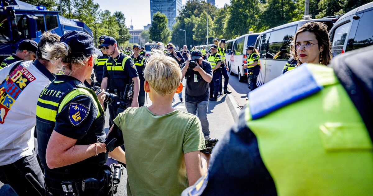 Politie Meldt Aanhoudingen Van Minderjarige Klimaatactivisten Bij