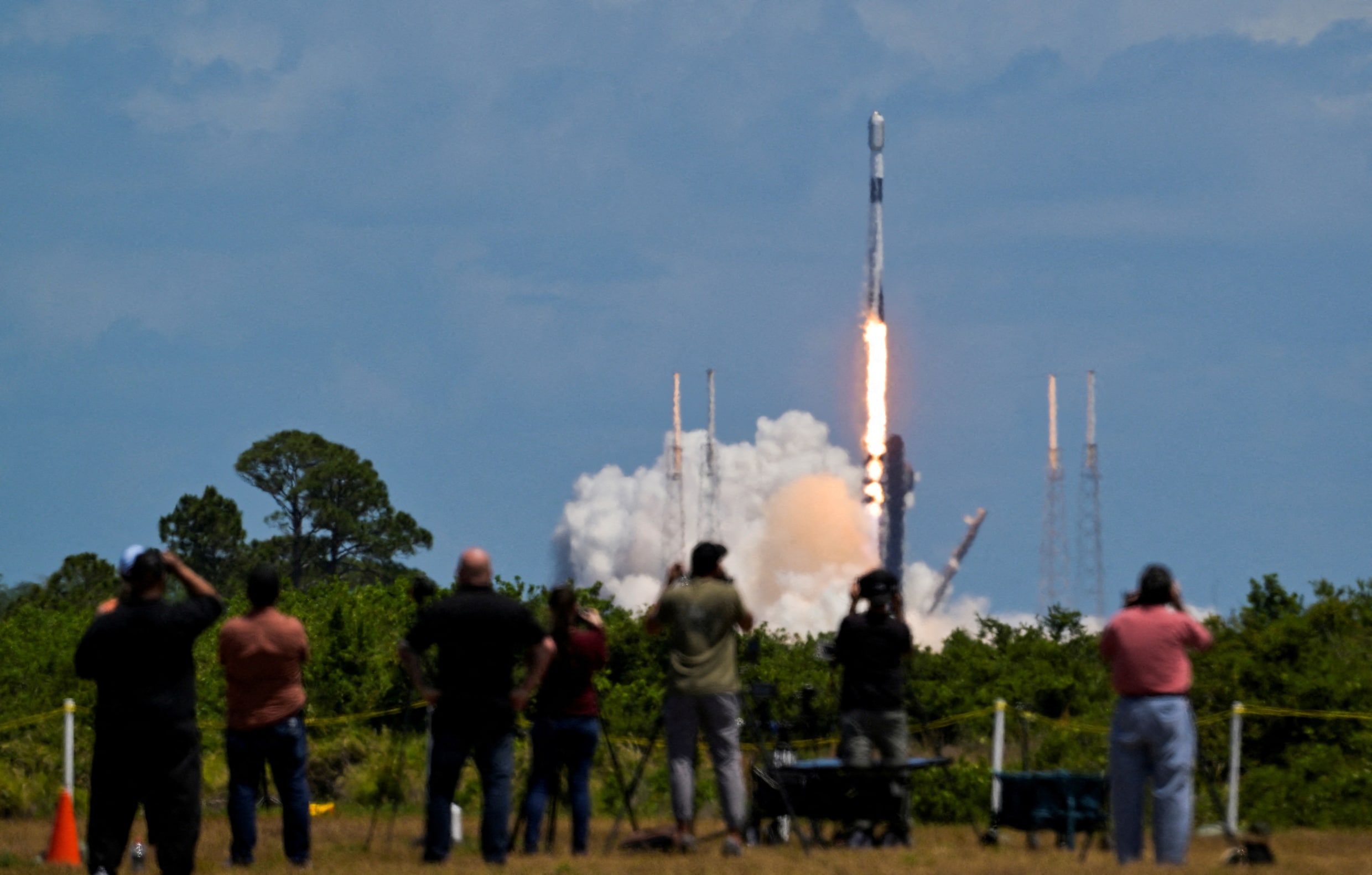 Luchtvaartautoriteit Houdt SpaceX Raket Voorlopig Aan De Grond Na