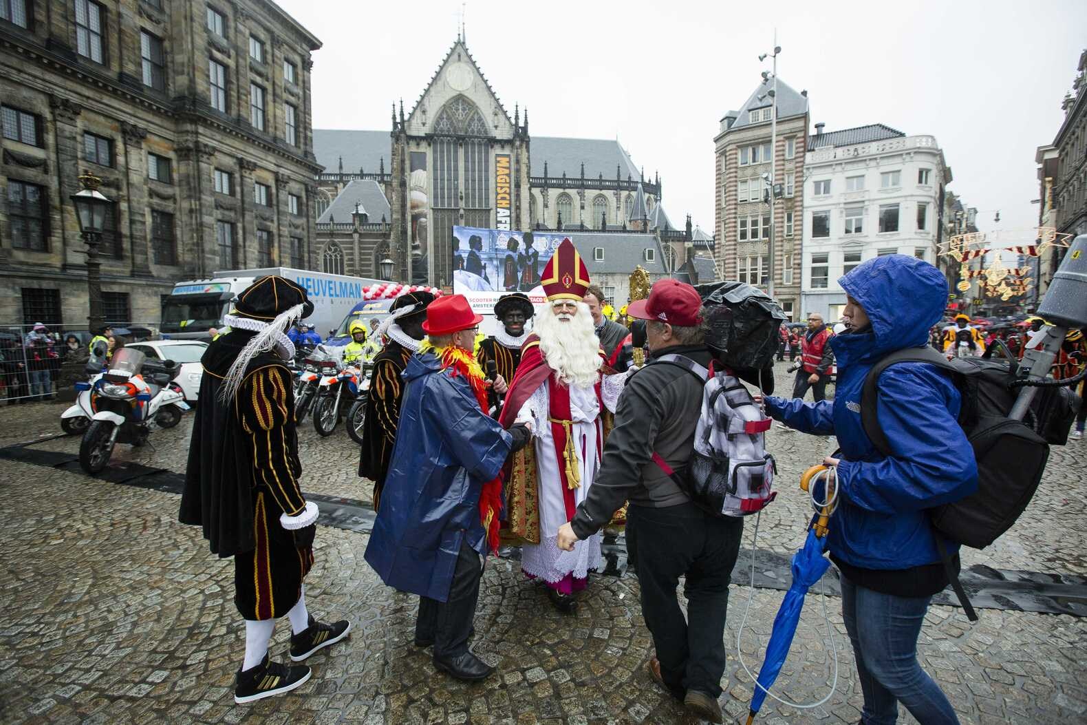 Sint Over Ophef Zwarte Piet Makkers Staakt Uw Wild Geraas De