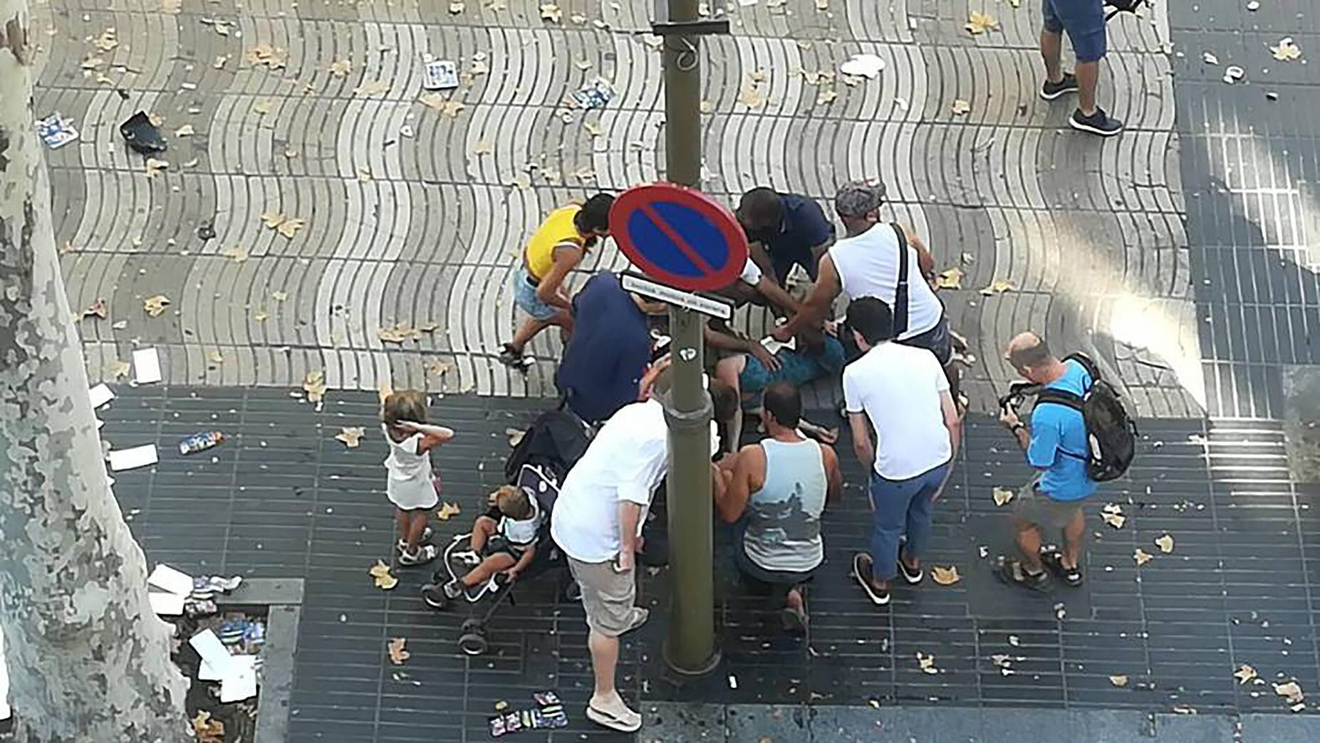 Teruglezen - 13 doden bij aanslag op Ramblas in Barcelona, 'terroristen gedood' in Cambrils