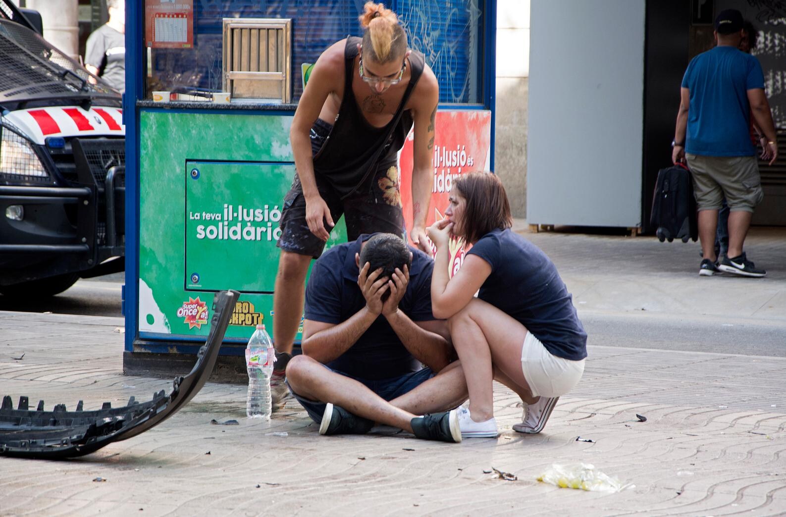 Teruglezen - 13 doden bij aanslag op Ramblas in Barcelona, 'terroristen gedood' in Cambrils