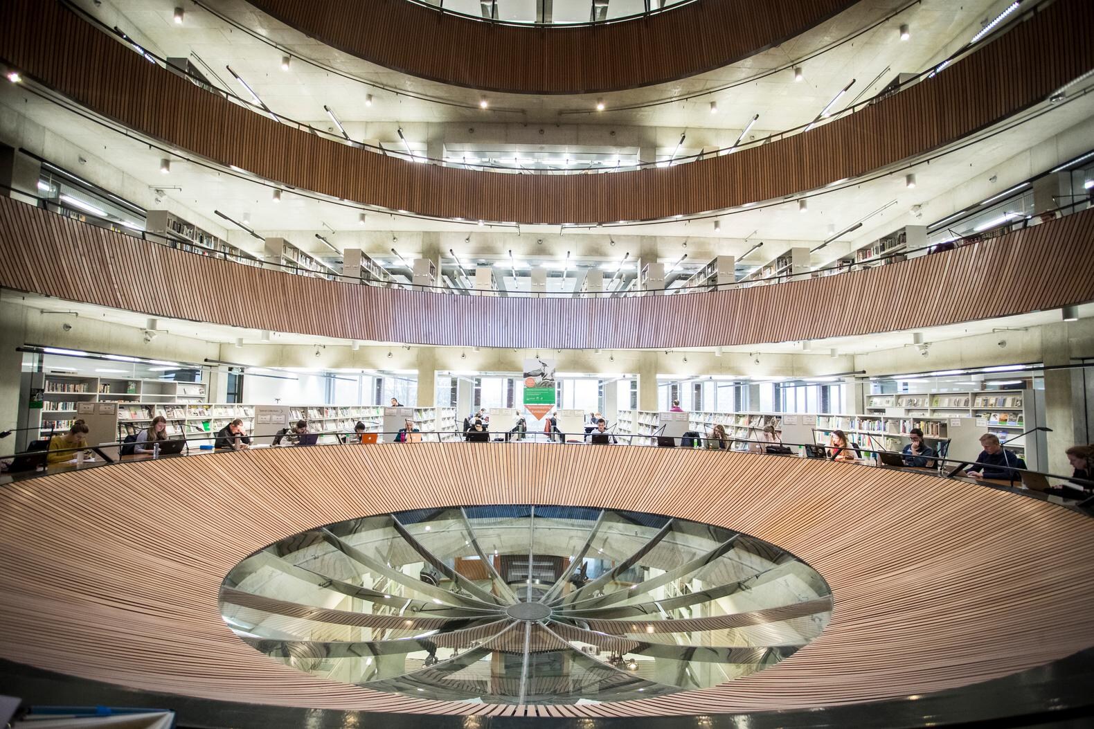 De bibliotheek van de universiteit van Wageningen.