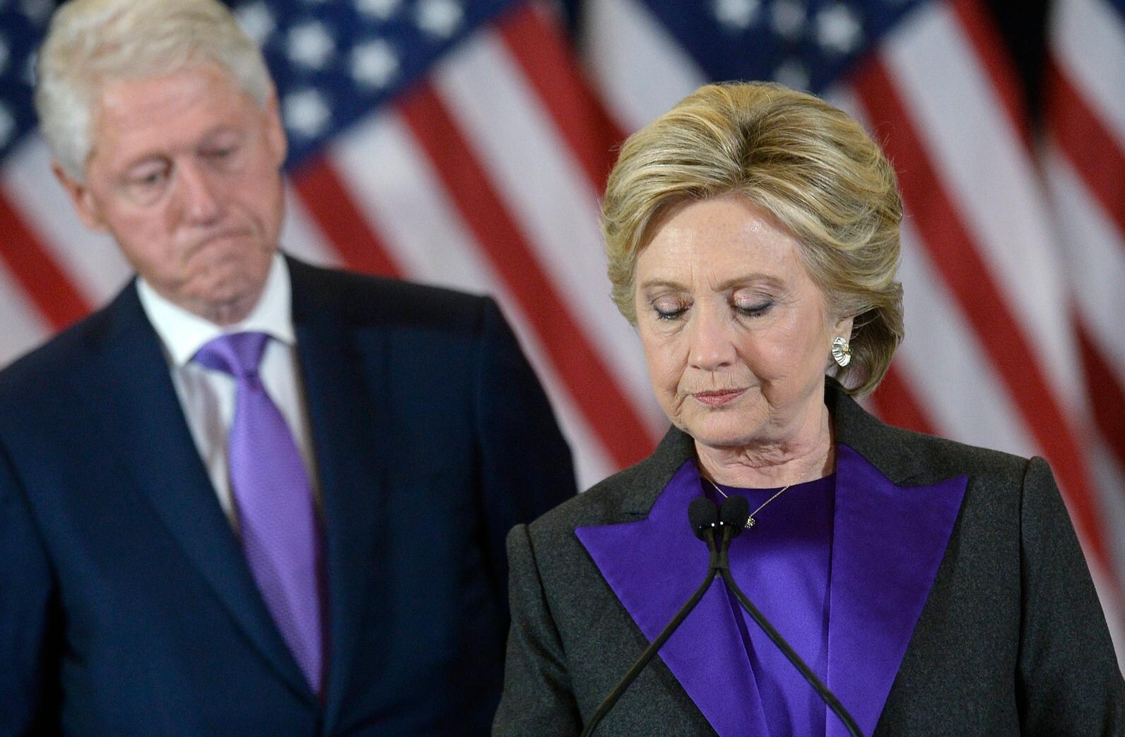 Clinton gaat in nieuw boek op zoek naar oorzaken van verlies