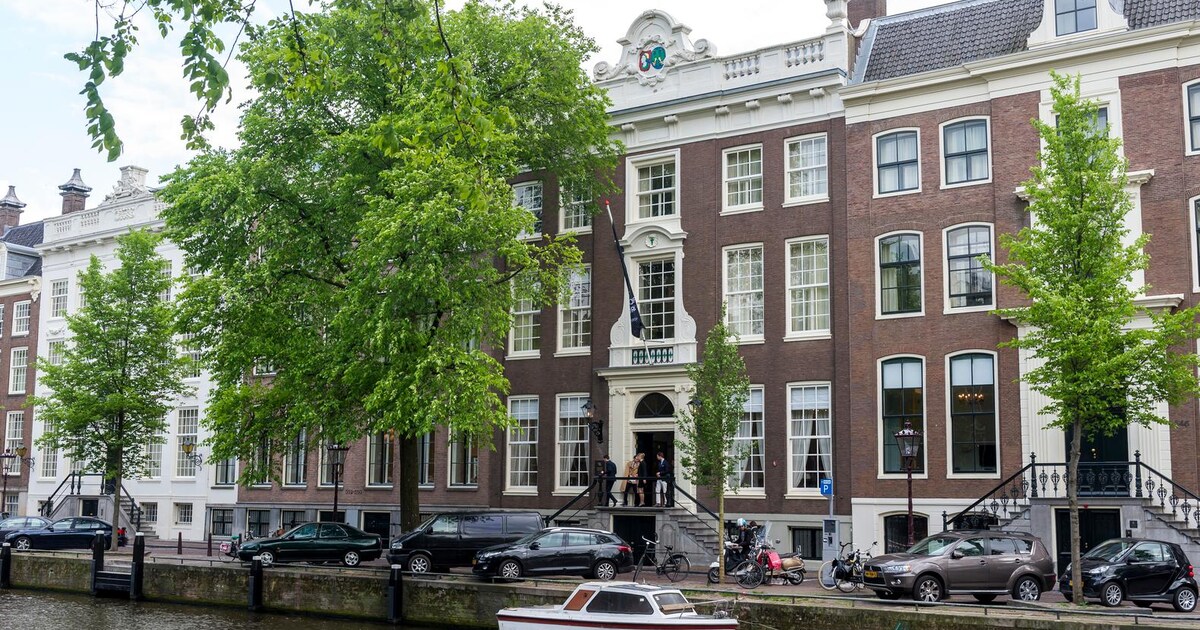 Galerieruimte van het Prins Claus Fonds ontmoetingsplek voor diverse