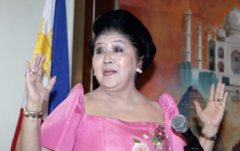 Imelda Marcos tegen Kadhafi: neem voorbeeld aan mijn echtgenoot | de  Volkskrant