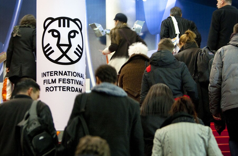 Het IFFR thuis: gratis Floating in Memory bekijken