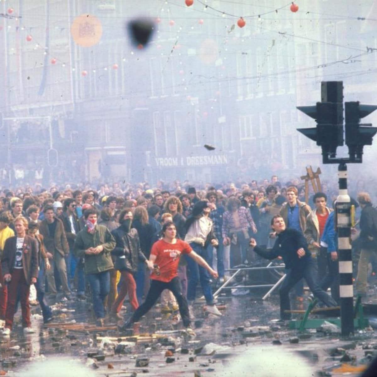 30 april 1980: verdwaasd keek ik om me heen, even op de verkeerde