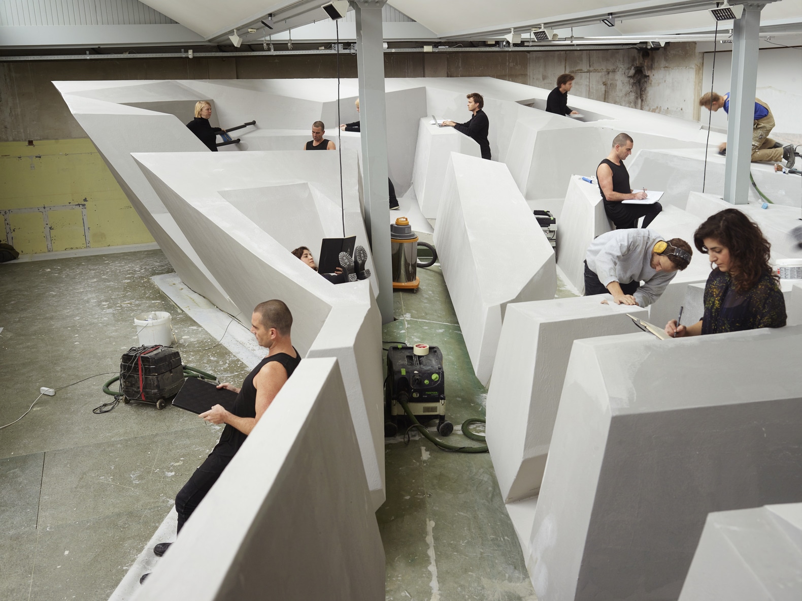 Het einde van het zitten is aangebroken, vanaf nu hangen we op kantoor ...
