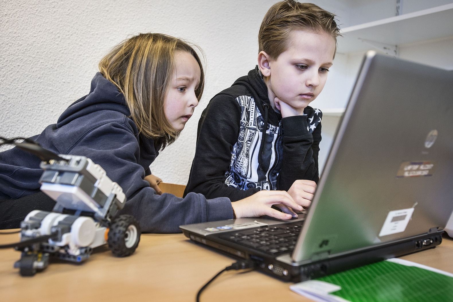 Programmeren kun je (echt heel jong al) leren | de Volkskrant