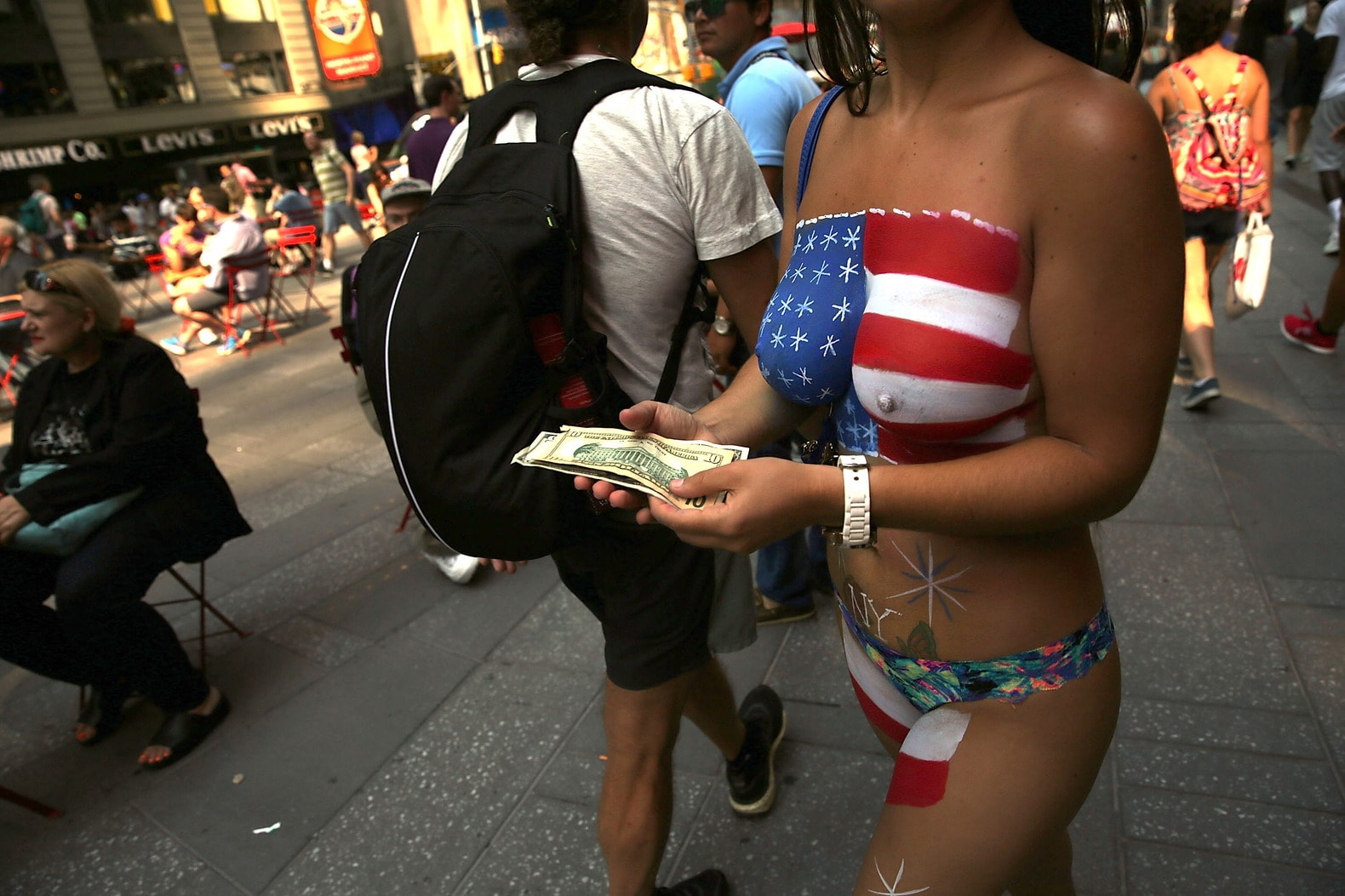 New York is de blote billen en borsten op Times Square beu | de Volkskrant