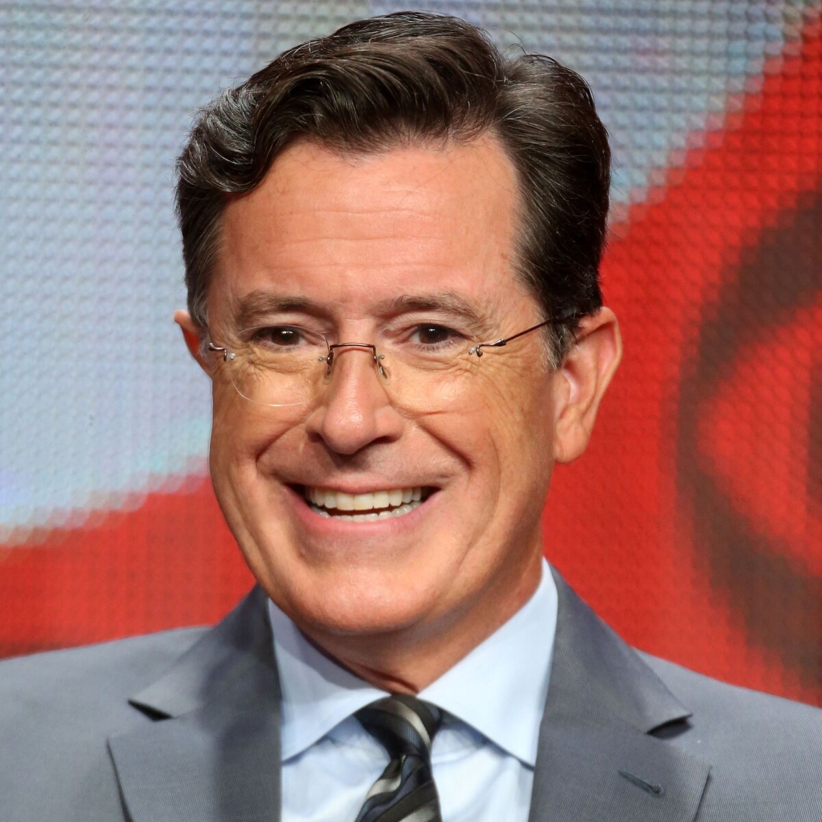 Colbert bespot met Clooney de talkshow-conventies | de Volkskrant