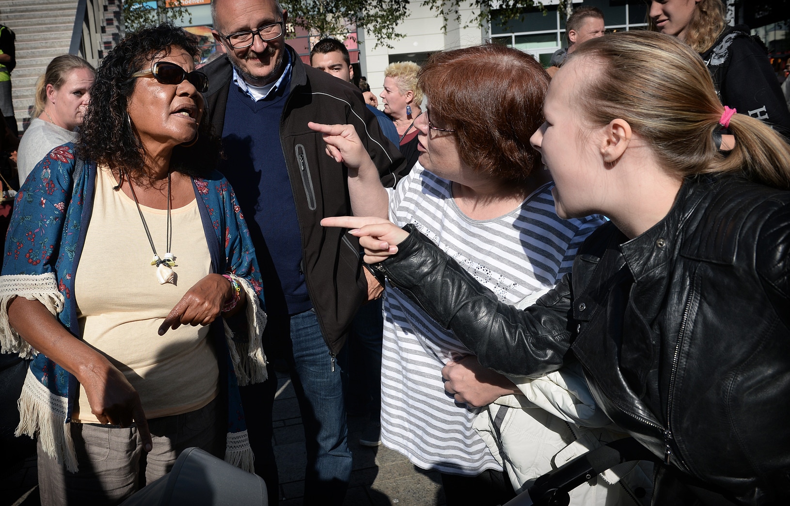 Flyeren 'tegen de asieltsunami' | de Volkskrant