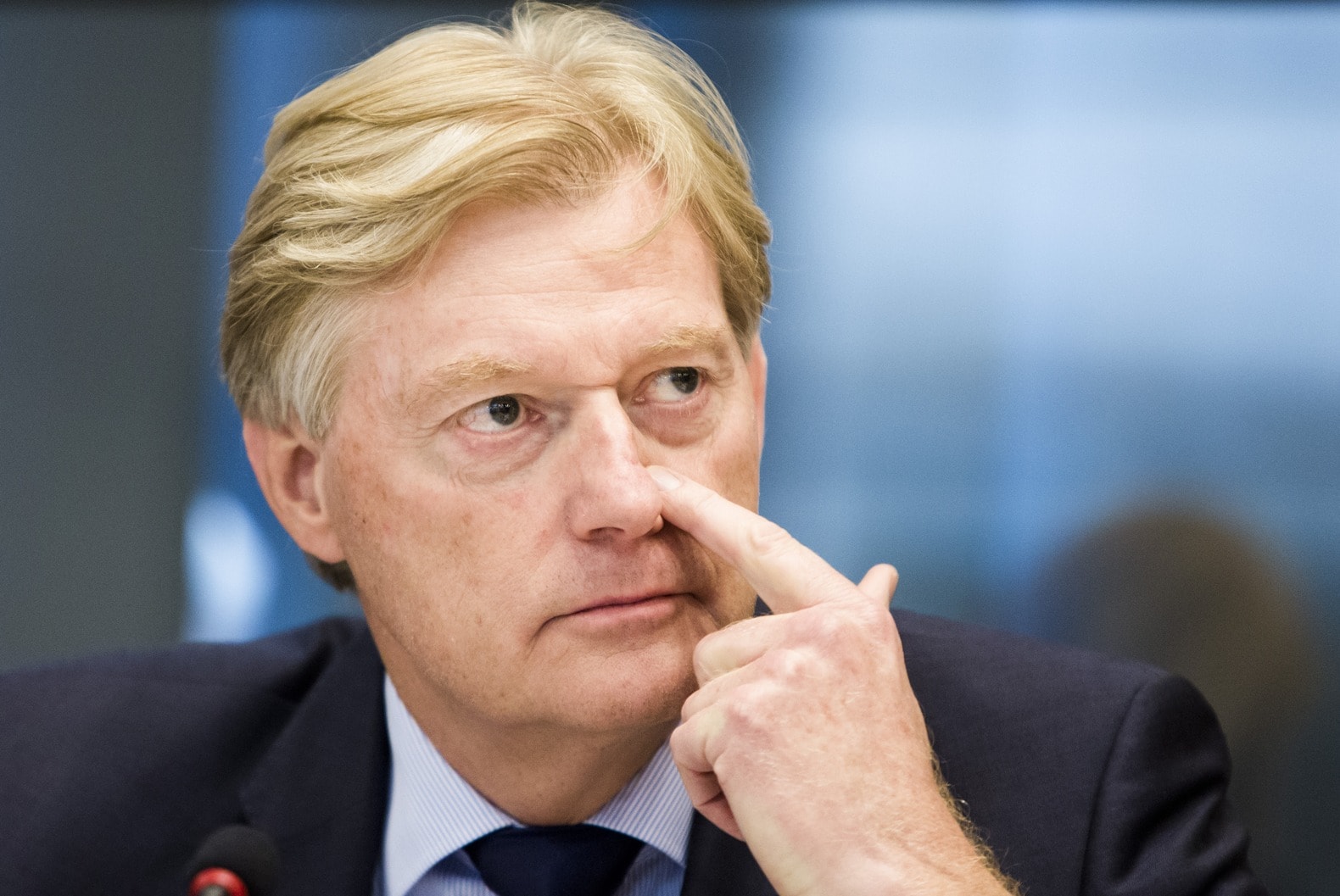 'Ambtenaar moest documenten van VWS laten verdwijnen' | de Volkskrant