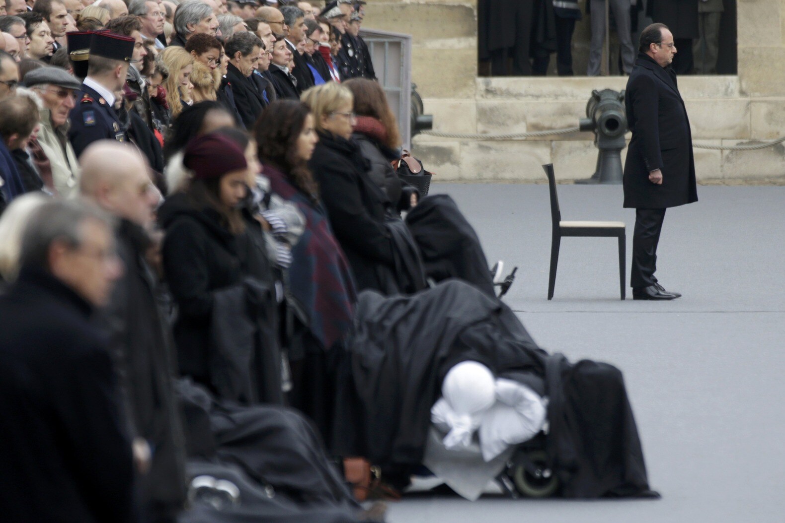 Herdenking 'Parijs': 'Terroristen hebben hun God verraden'
