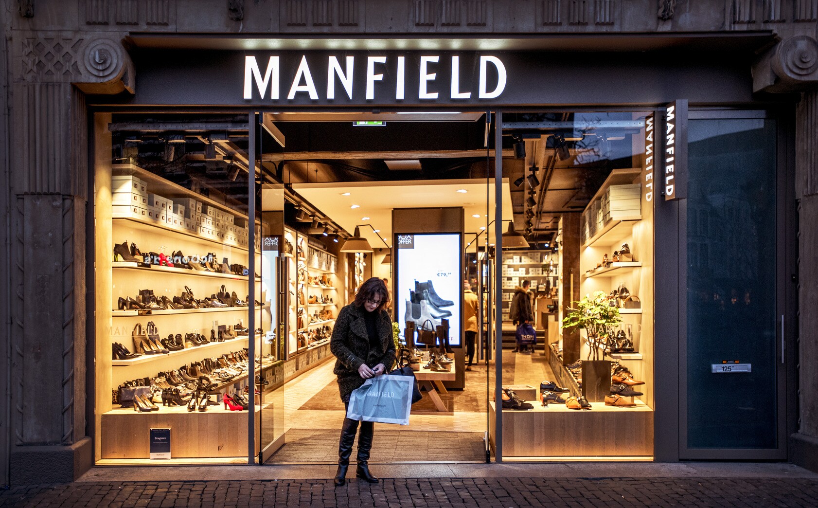 Manfield winkels sale