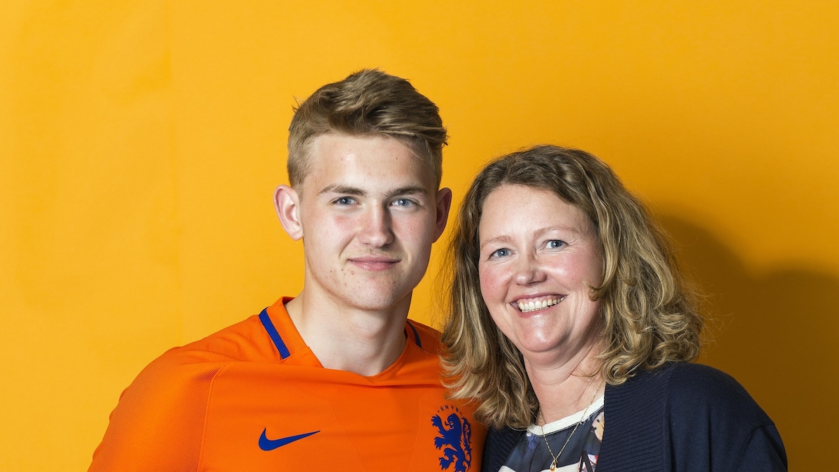 matthijs-de-ligt-16-en-zijn-moeder-vivian-de-ligt