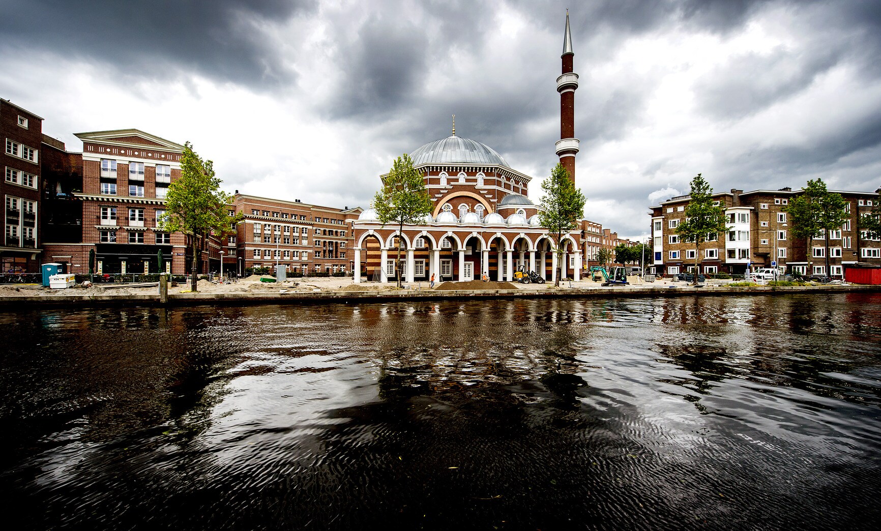 De Amsterdamse moskee is 'sehr hübsch' | de Volkskrant