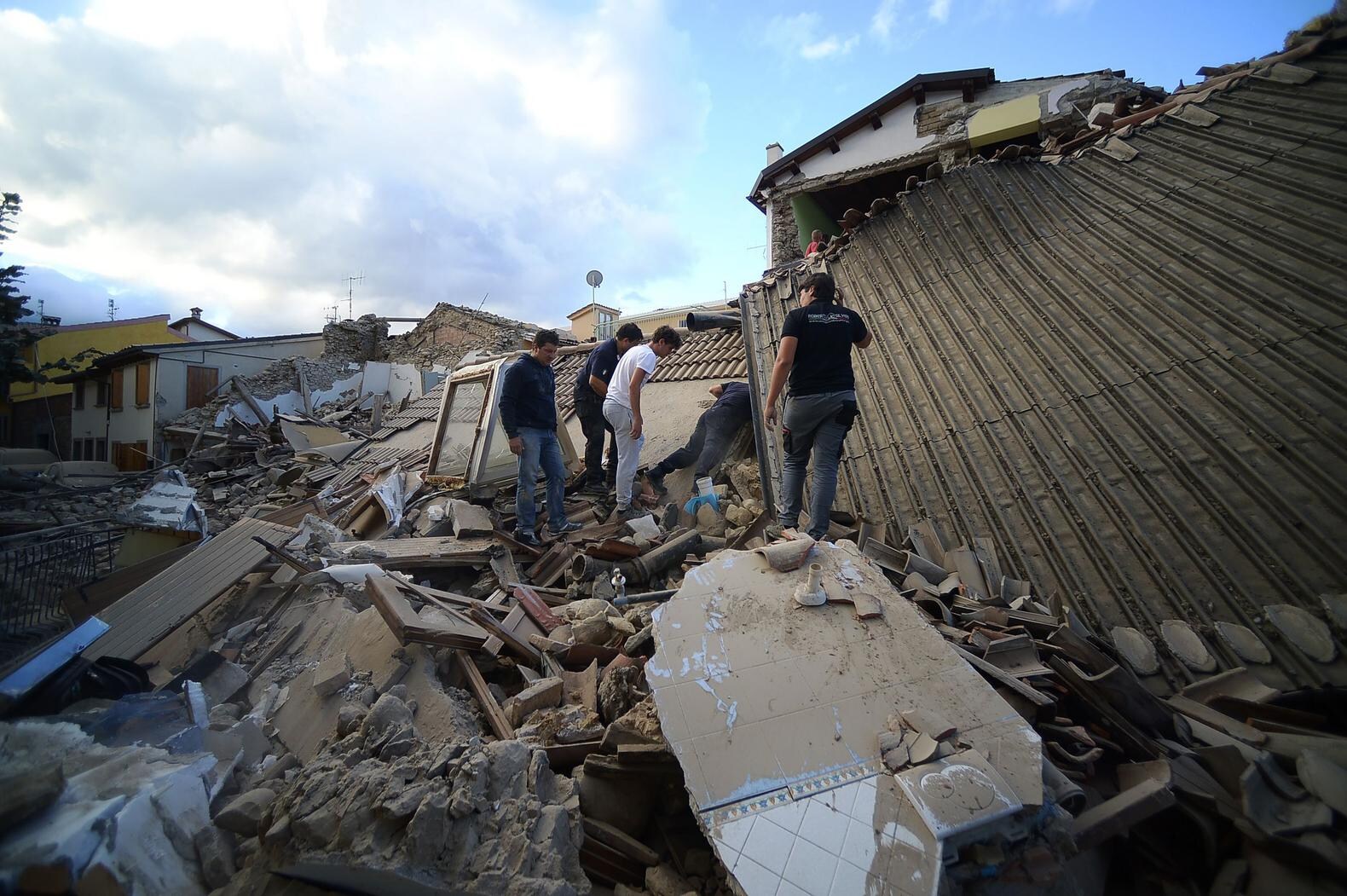 Teruglezen - Italië getroffen door grote aardbeving