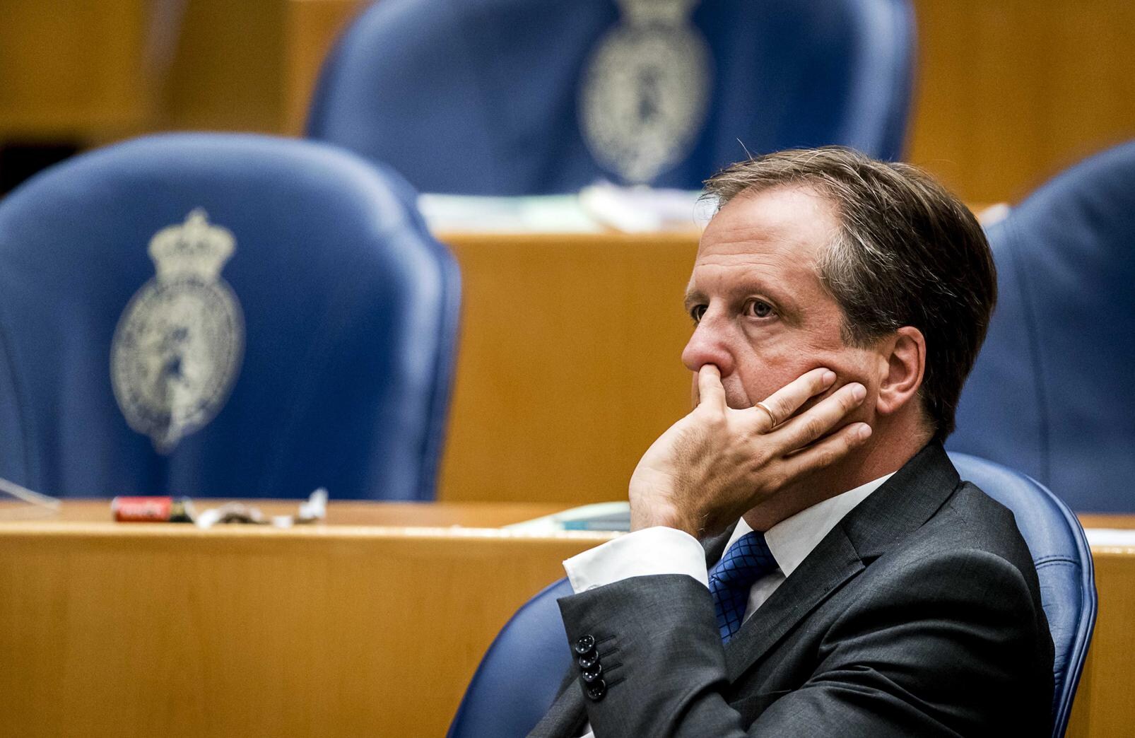 Debatrecensies - De nacht in met vreemde metaforen | de Volkskrant