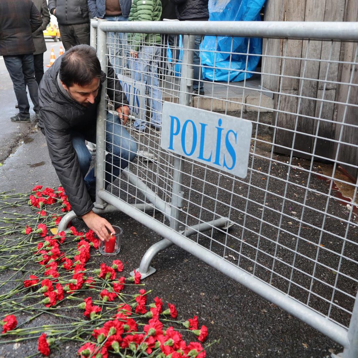 Turkse politie nog op zoek naar schutter van bloedbad nachtclub Istanbul |  de Volkskrant