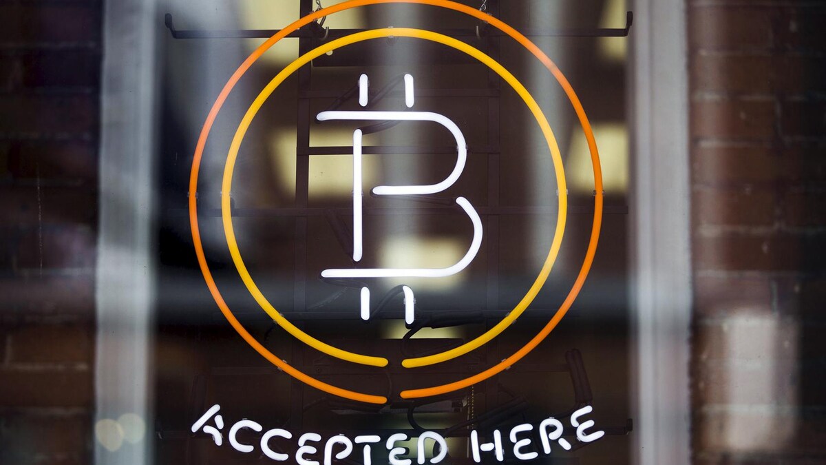 Waarde bitcoin passeert grens van 1.000 dollar | de Volkskrant