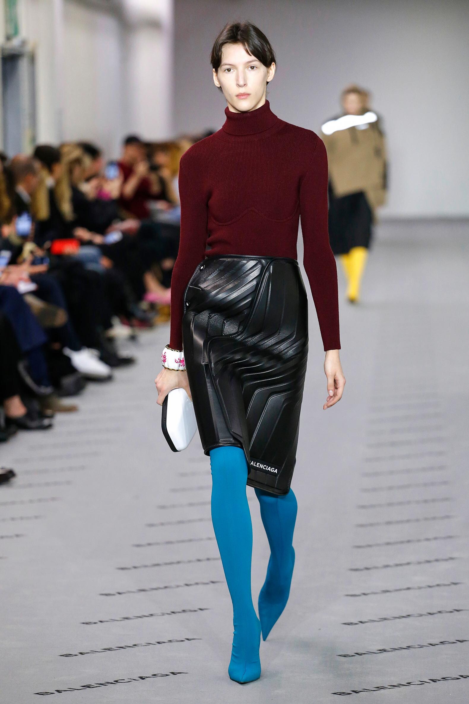 Alles wat Balenciaga ontwerper Gvasalia aanraakt verandert in goud de Volkskrant