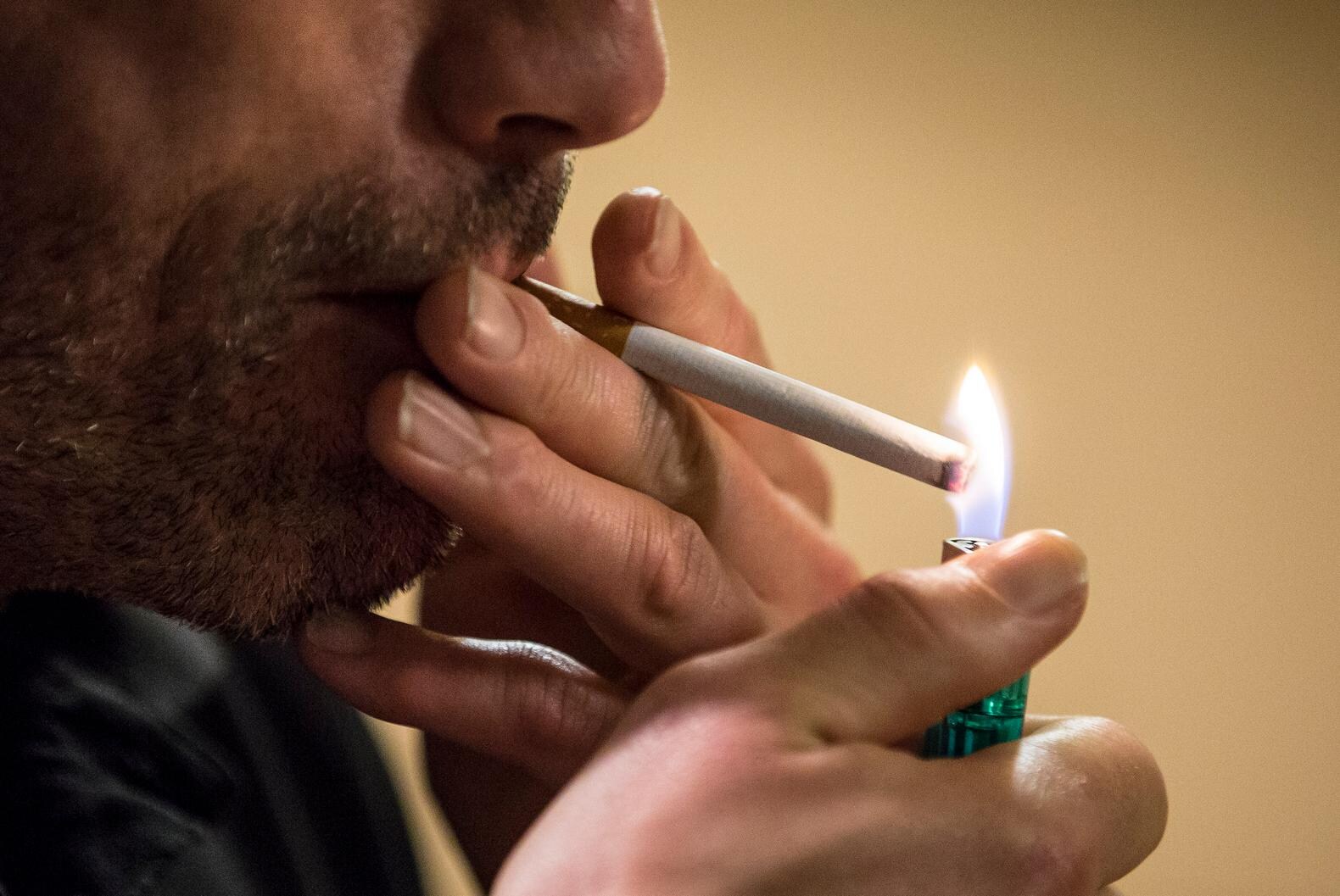 Ventilatiegaatjes in sigaretten dragen bij aan longkanker, onderzoekers pleiten voor verbod