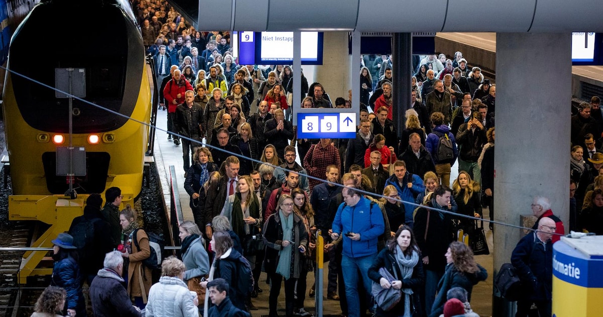 Maandag Flinke Overlast Voor Treinreizigers Verwacht Door Staking NS ...