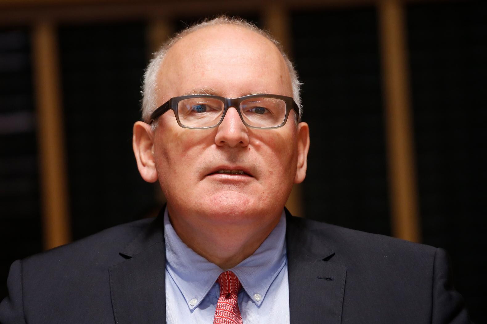 Frans Timmermans prees de Italiaanse inzet bij de opvang van de migranten maar stelde dat de situatie 'extreem gecompliceerd' is.