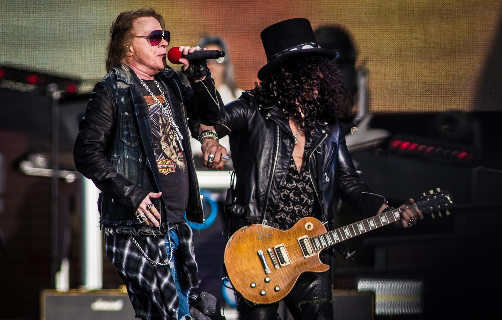 Guns N' Roses het best in samenspel met Angus Young | de Volkskrant
