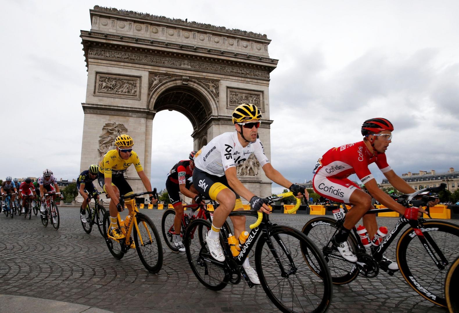 Teruglezen Tour - Machtige Groenewegen wint op Champs-Élysées: 'Sprint duurde eeuwigheid'