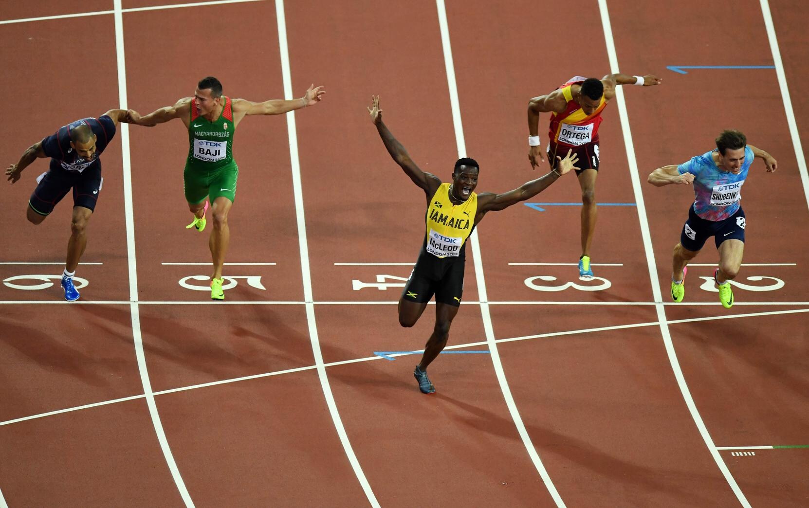 Omar McLeod (1 meter 80) won maandag de titel, als eerste Jamaicaan
