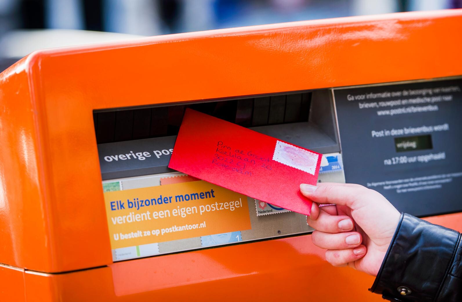 Prijs postzegels opnieuw omhoog om kosten brievenpost te dekken | de ...