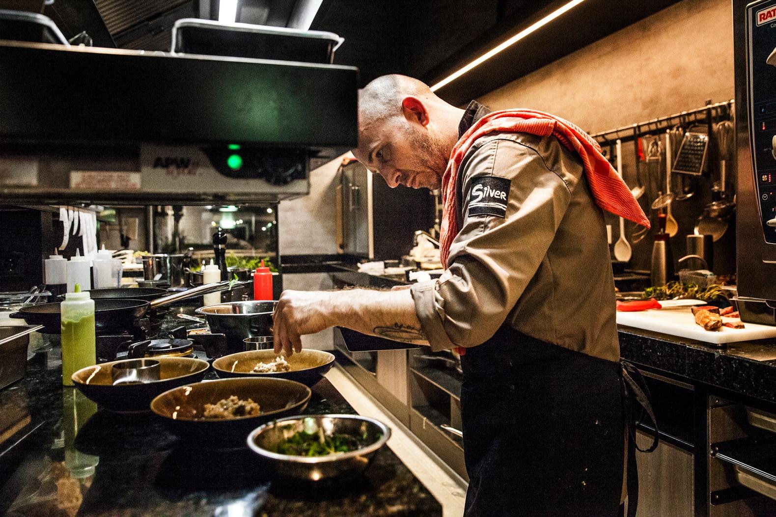 Nederlandse horeca wanhopig op zoek naar goede koks: 'We krijgen vaak ...