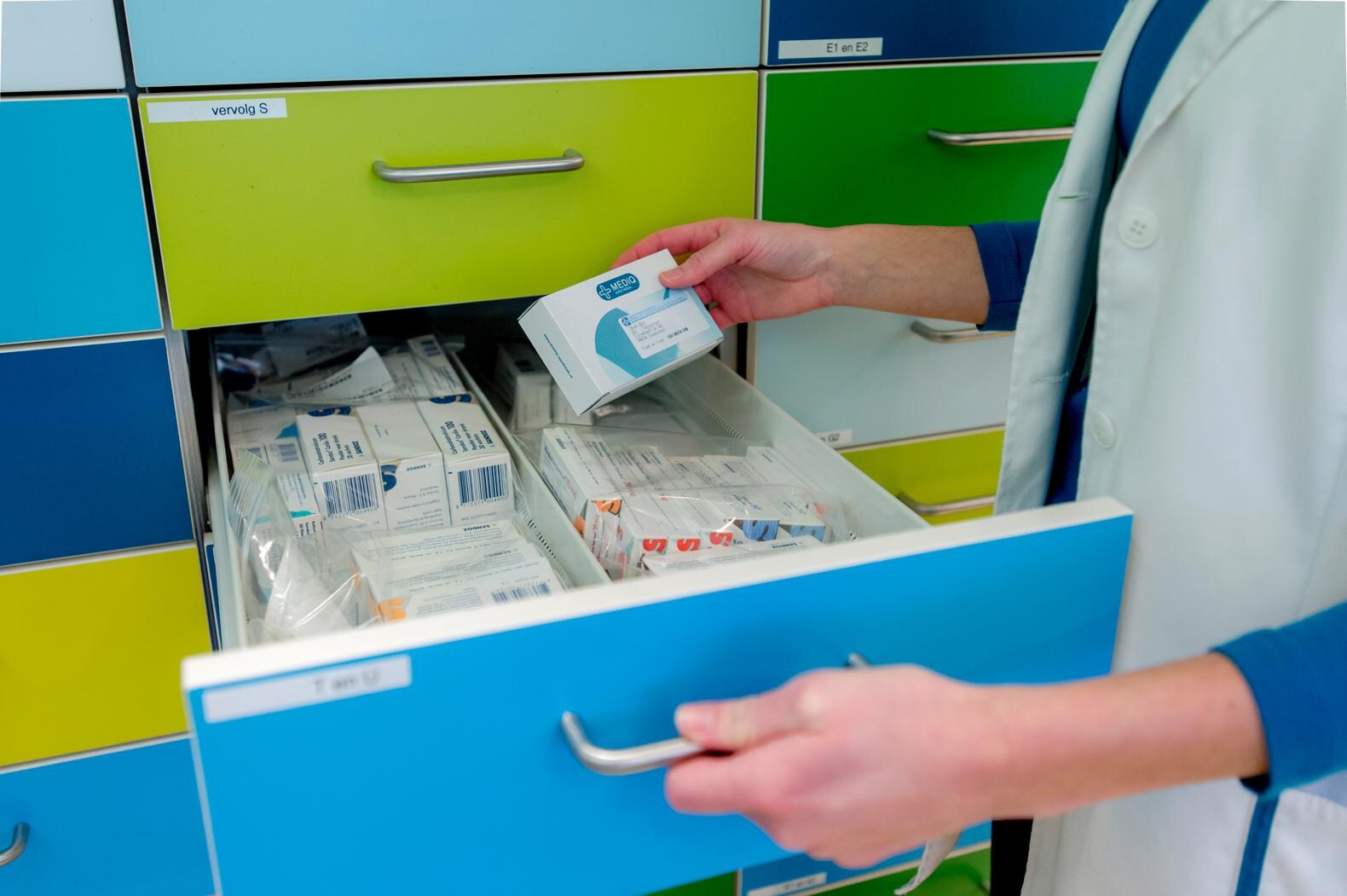 Advies aan de overheid: laat apothekers dure medicijnen goedkoop namaken