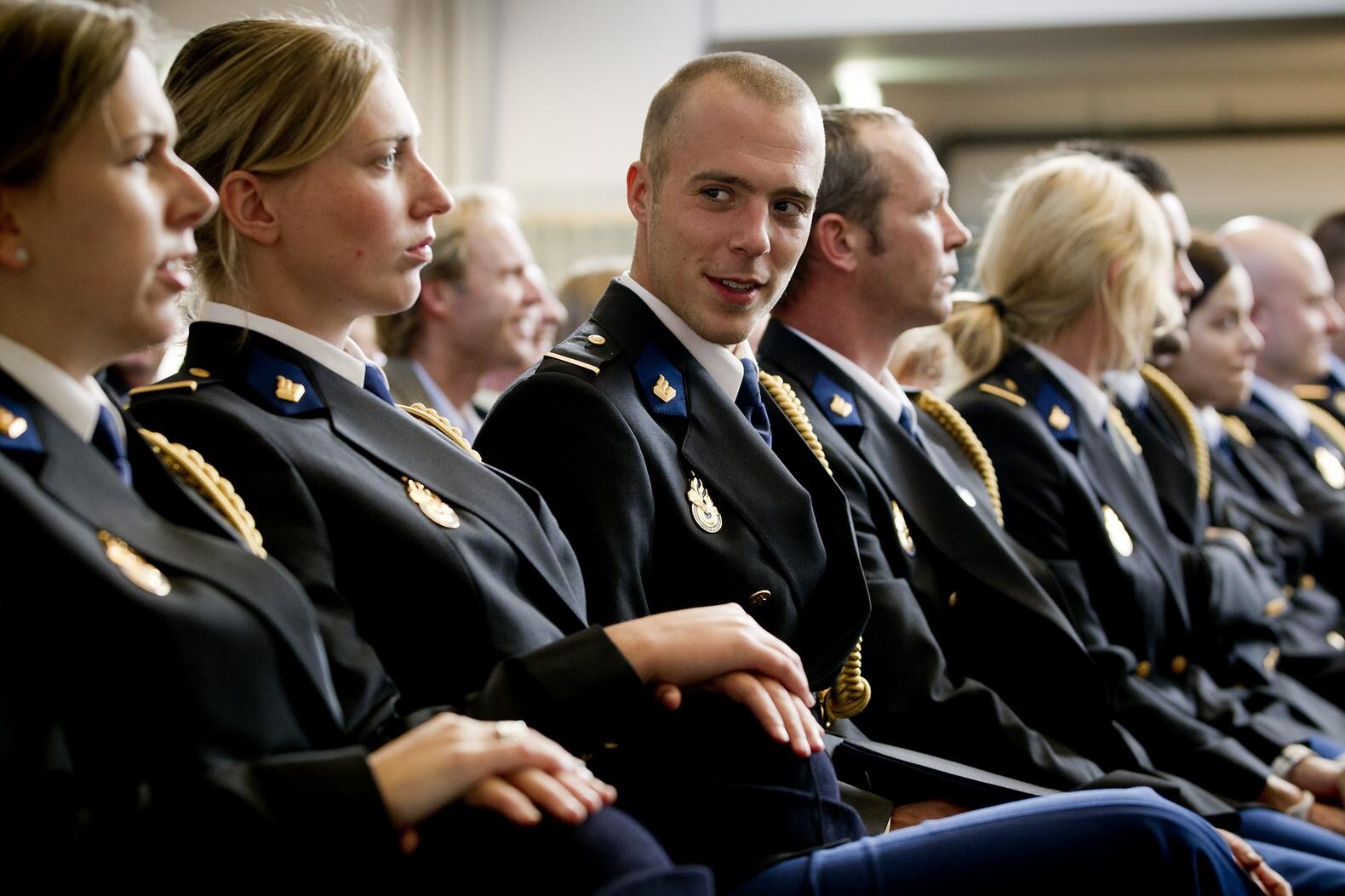 Kan de Politieacademie niet sneller agenten opleiden? | de Volkskrant