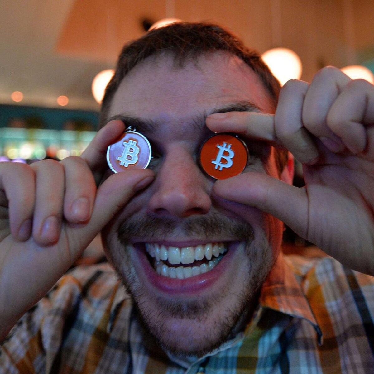 De koers van de bitcoin steeg tot 11 duizend dollar - moet u nu ook gaan  delven? | de Volkskrant