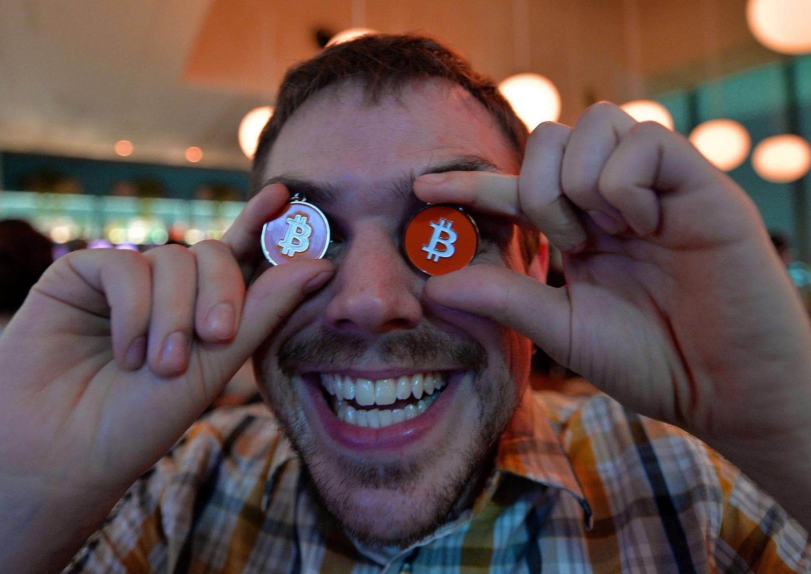 Aaf snapt niks van bitcoins en de geheime fabriek met elfjes waar ze gemaakt  worden | de Volkskrant