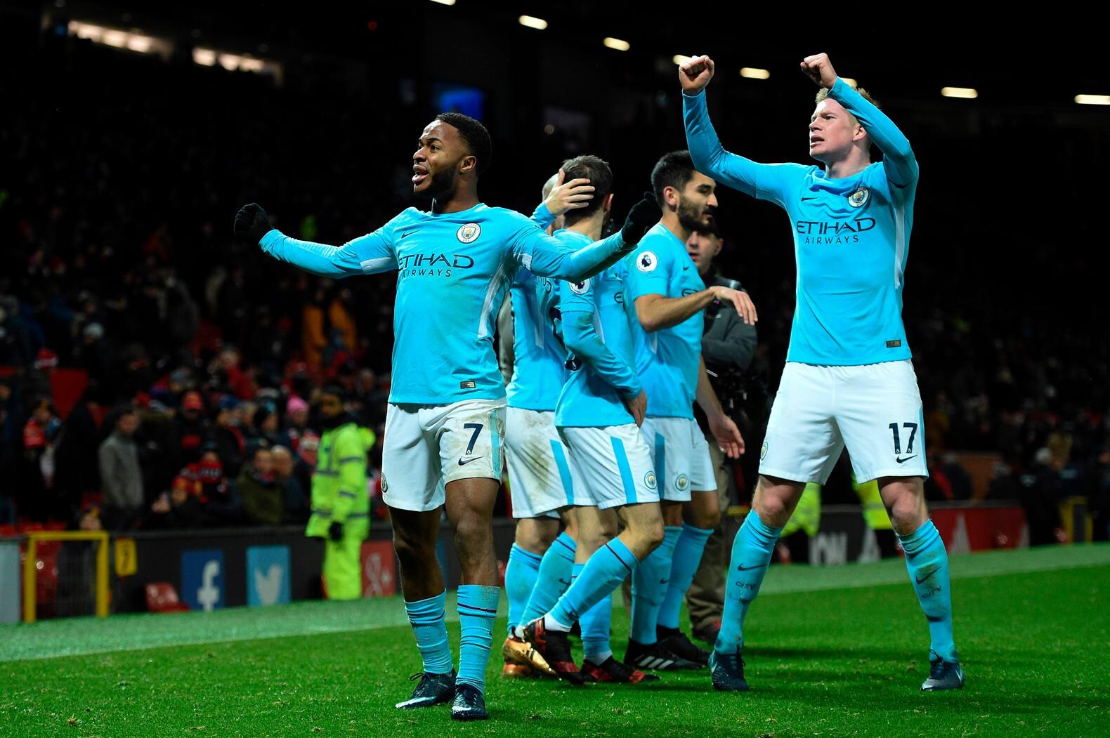 Manchester City wint stadsderby van United en ruikt de titel - terwijl de kerst nog moet komen