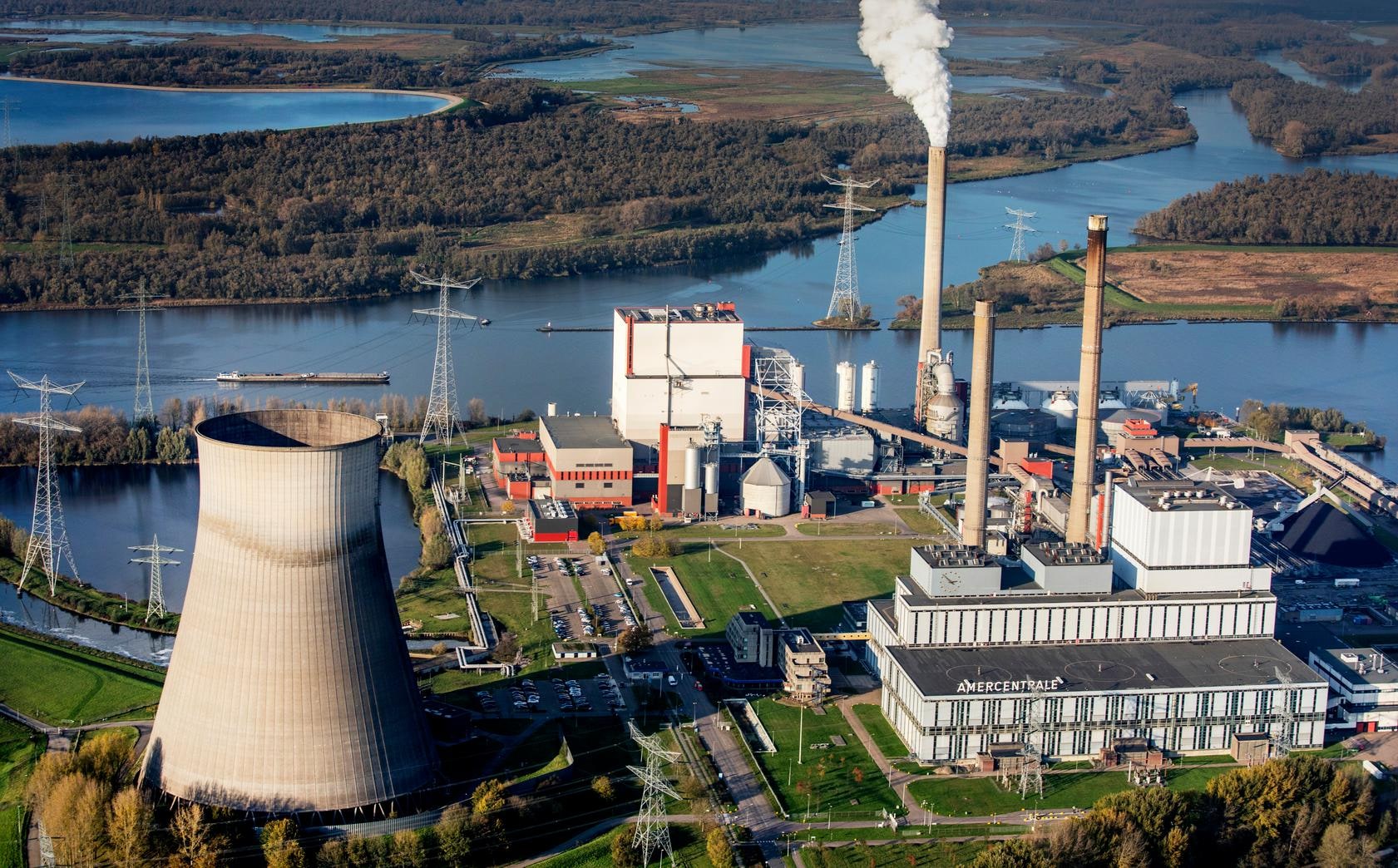 De elektriciteitscentrale van RWE in Geertruidenberg