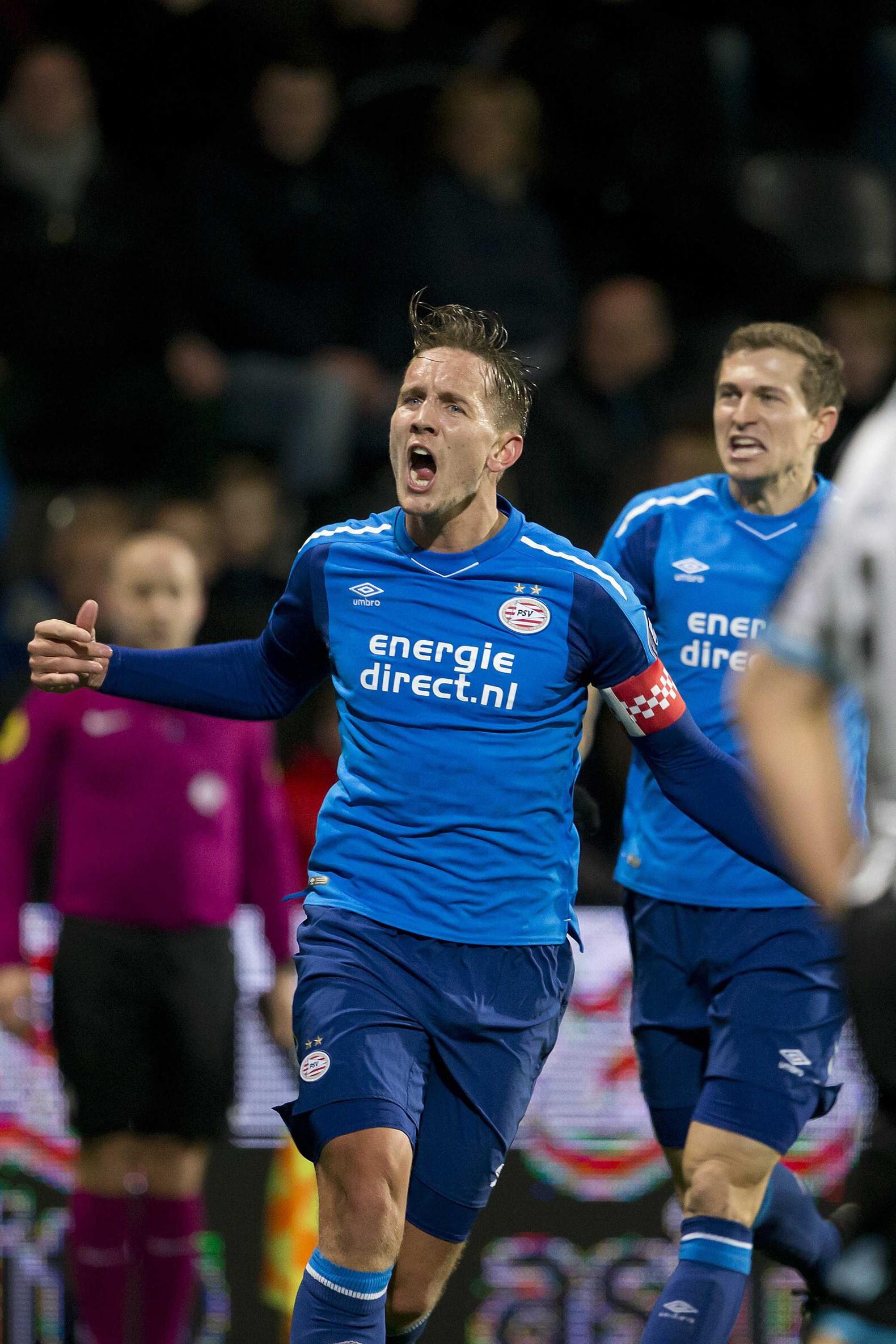 PSV ontsnapt in Almelo: Luuk de Jong toont zijn waarde in laatste minuut, 1-2