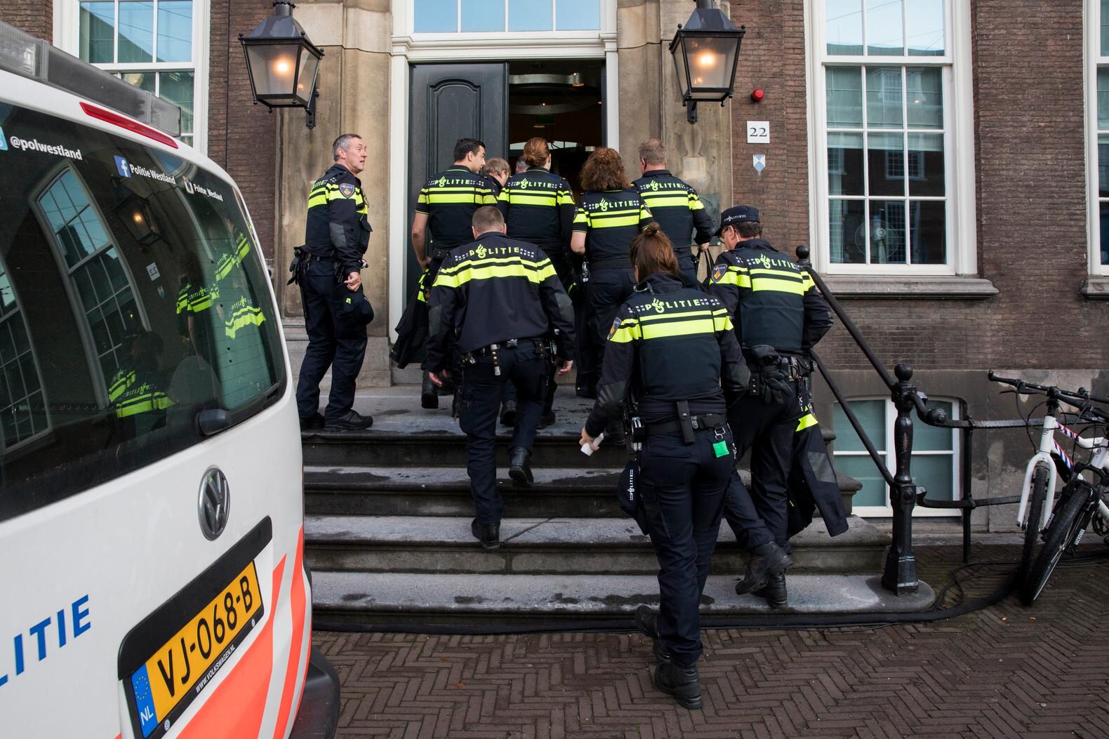 Rechercheur bij Haagse politie zou 1,5 jaar lang info hebben ...