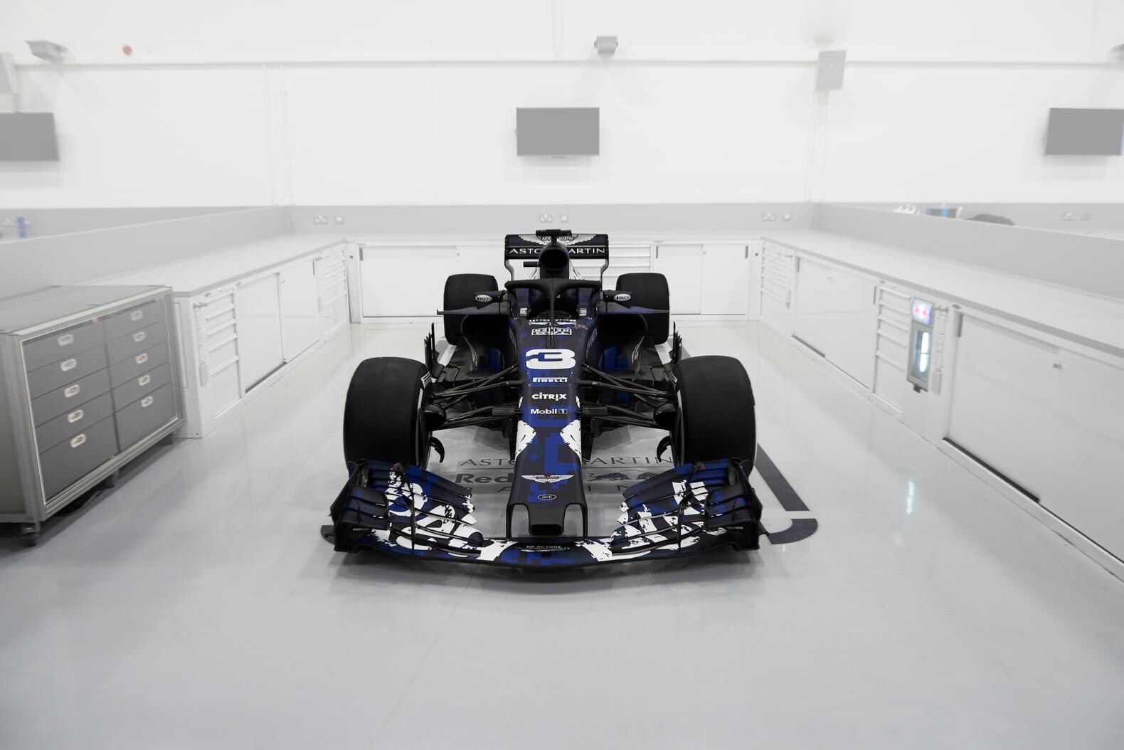 De nieuwe auto van Max Verstappen is veiliger, zwaarder én heeft een halo maar hoe goed is de