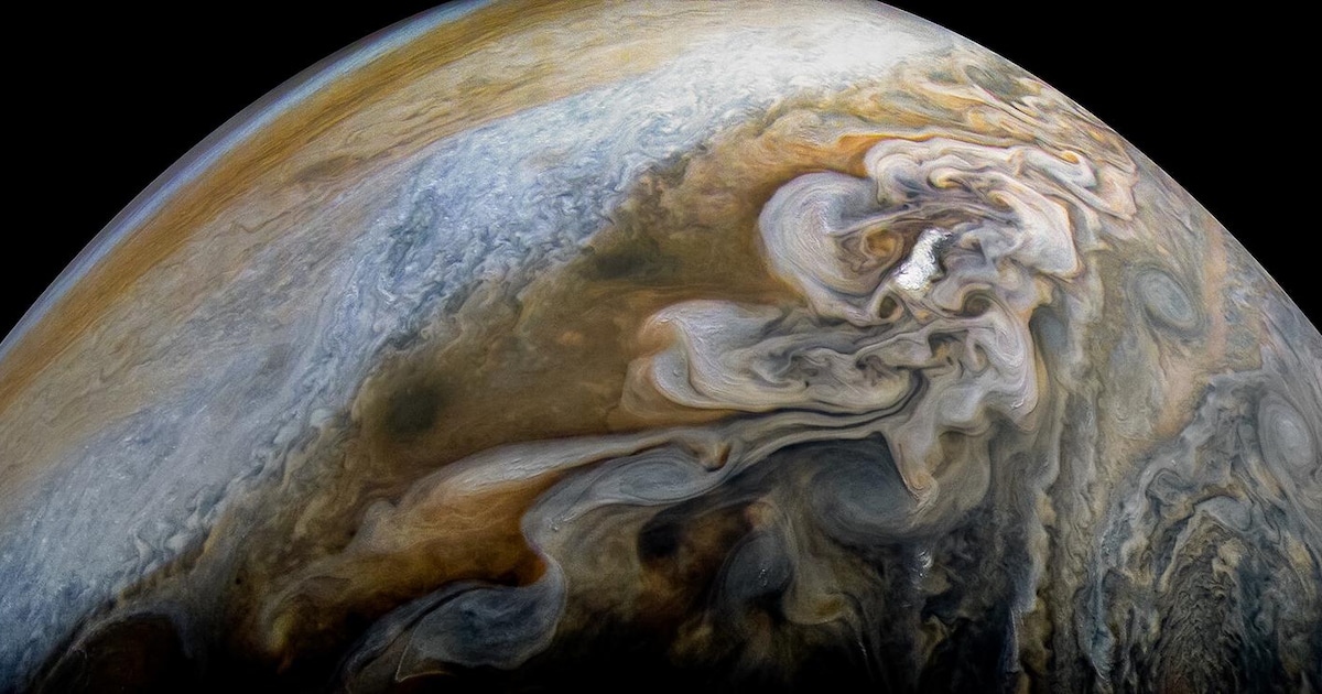 Opeens zien we Jupiter vanuit een hele andere hoek | de Volkskrant