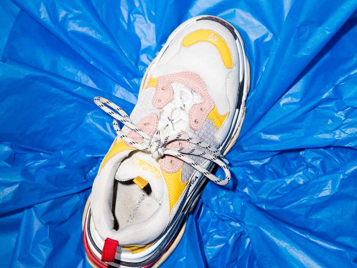 Hoe we dankzij sociale media allemaal weglopen met deze lompe onflatteuze sneakers de Volkskrant