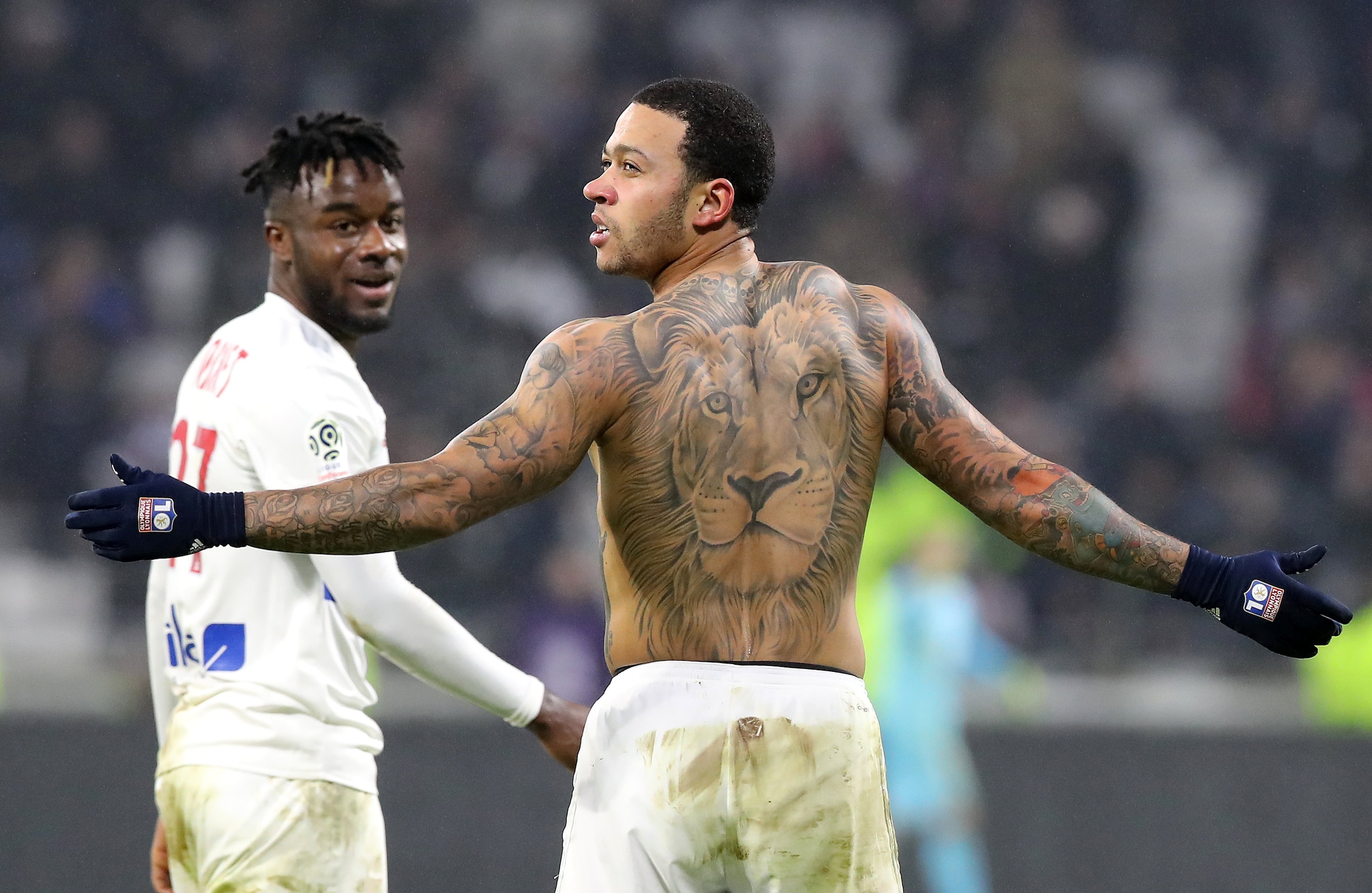 memphis-depay-heeft-het-licht-gezien-op-het-veld-en-erbuite
