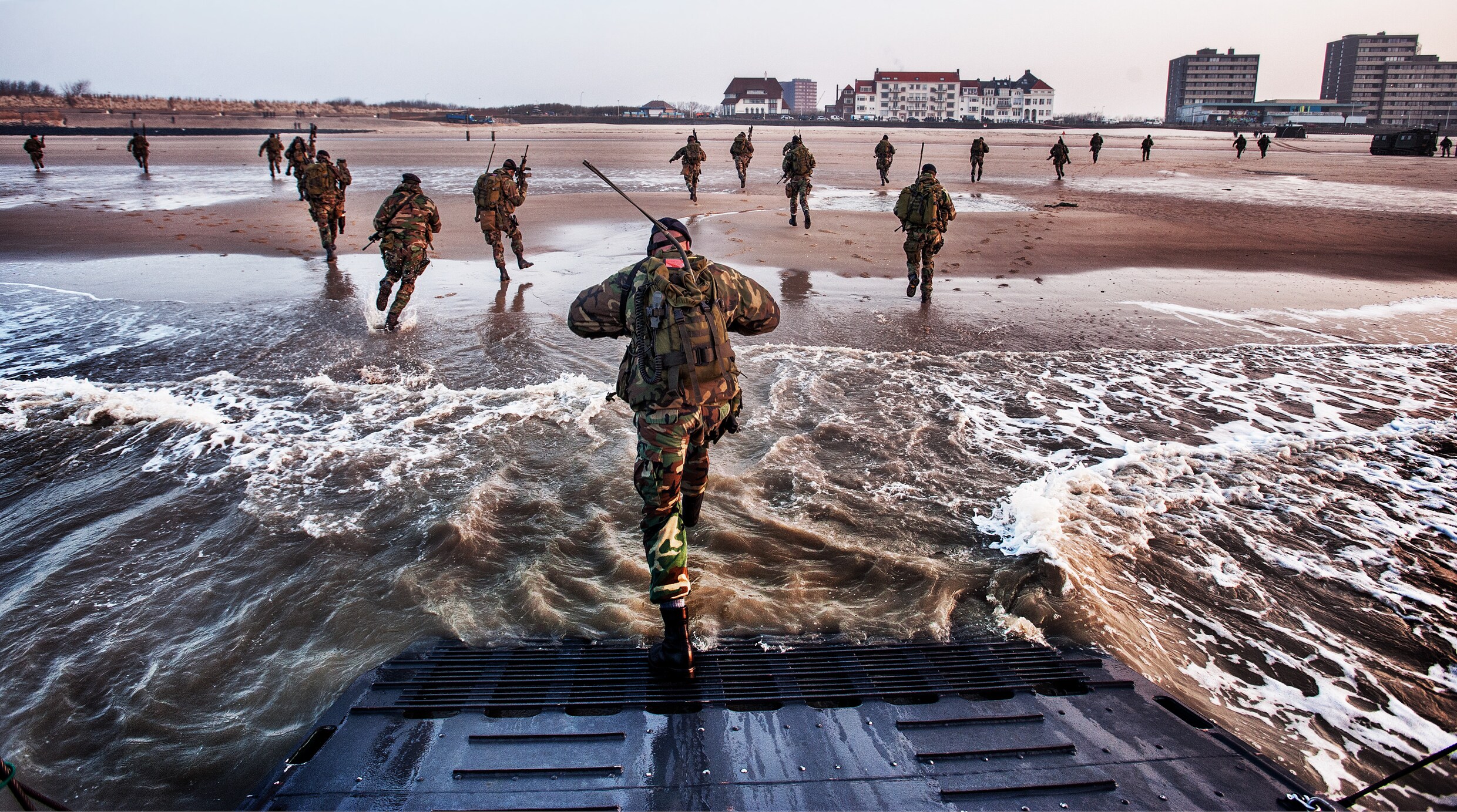 'Laat verzet tegen verhuizing van Korps Mariniers een wake-up call zijn ...