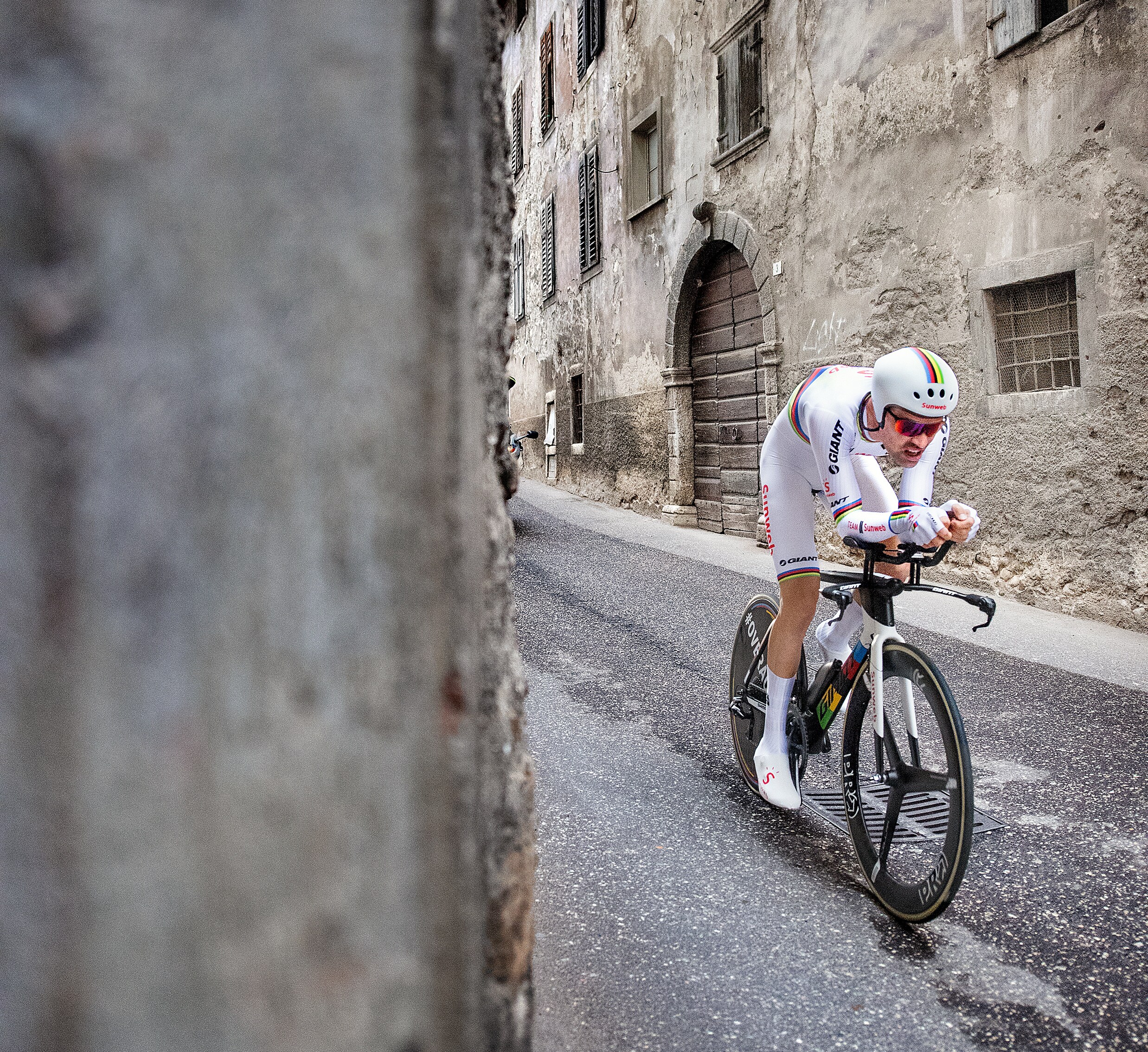 ‘De man die niet had mogen starten’ wint dan toch de Giro